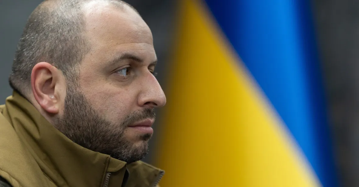 Kyjev chce povolat do armády Ukrajince žijící v cizině. Jak to chce vymáhat, neví