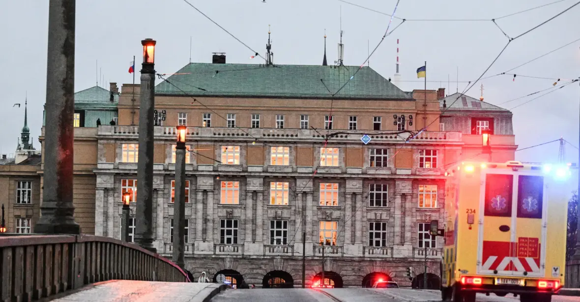 Pražské nemocnice propouští raněné z filozofické fakulty. Dál potřebují psychologickou pomoc