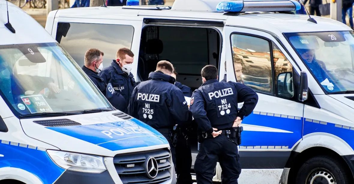 „Chtěli by nechat město v troskách.“ Hlídat oslavy v Německu už musí tisícovky policistů