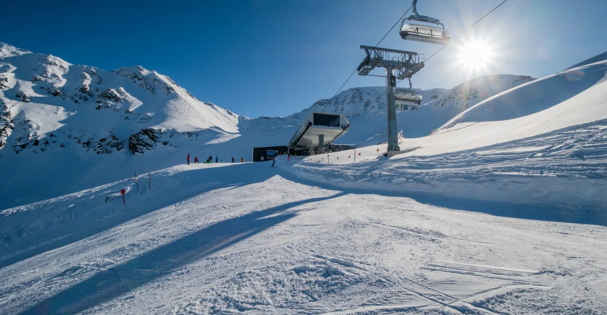 V Tyrolsku se zřítila kabina lanovky se čtyřmi lyžaři