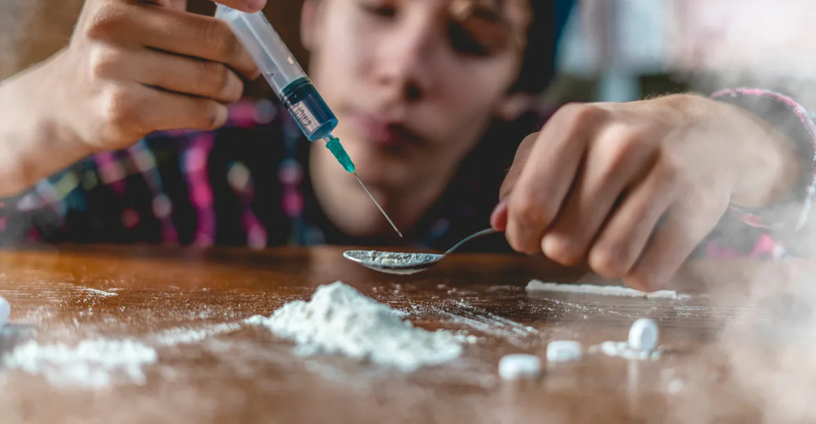 Nové drogy jako past na děti. Nejmladšímu závislému pacientovi v Praze bylo 12 let