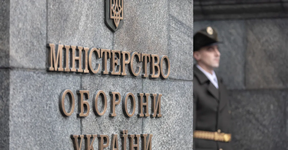 Korupce na ukrajinském ministerstvu obrany. Nákup nepoužitelného vybavení, zpronevěra stovek milionů