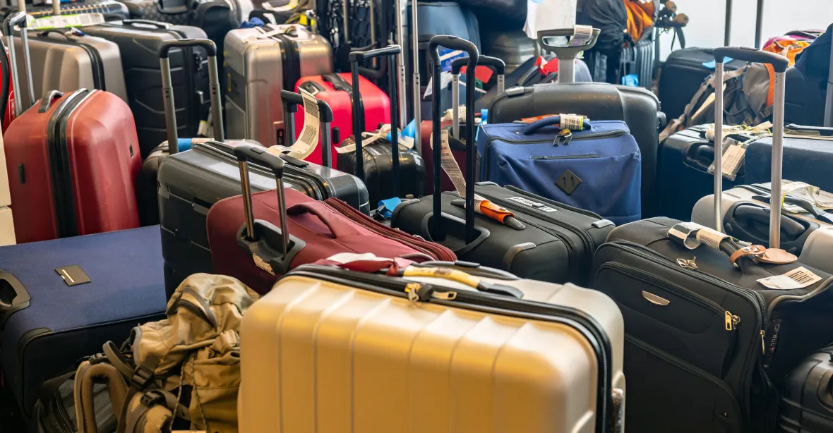 Falešné nabídky. Podvodníci prodávají údajně ztracené kufry z Letiště Praha