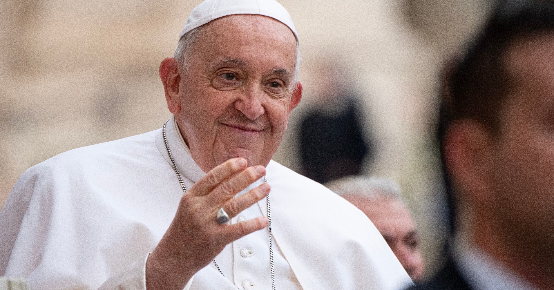 Prezident Milei se ve Vatikánu objímal s papežem. Vloni ho nazval imbecilem