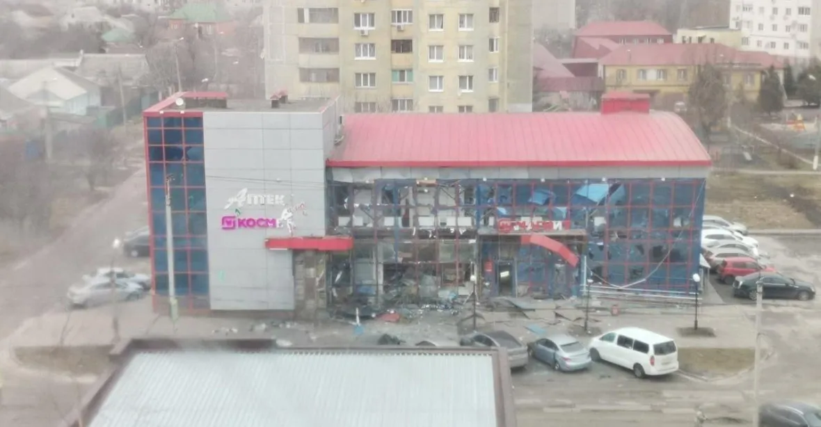 Raketa zasáhla nákupní středisko v Belgorodu. Rusové hlásí šest mrtvých