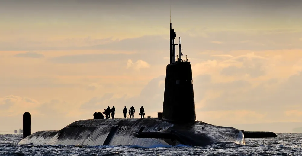 Britská ponorka testovala jaderný systém Trident, raketa po pár metrech spadla