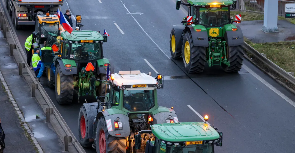 Polští zemědělci blokují dálnici mezi Varšavou a Berlínem
