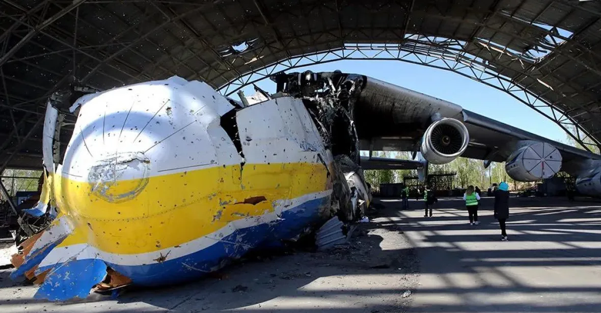 Tajná služba viní ze zničení Mriji vedení podniku Antonov. Prý nepustili ukrajinské vojáky na letiště