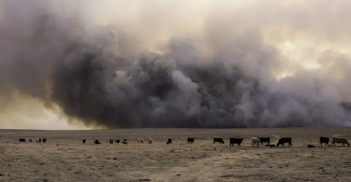 Texas v plamenech. Stát postihl zřejmě největší požár v jeho dějinách