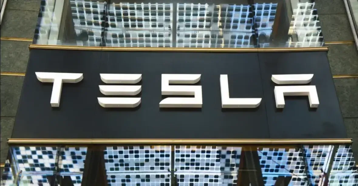 „Tesla není zelená, ani ekologická.“ Levicoví radikálové se přihlásili k sabotáži gigafactory u Berlína