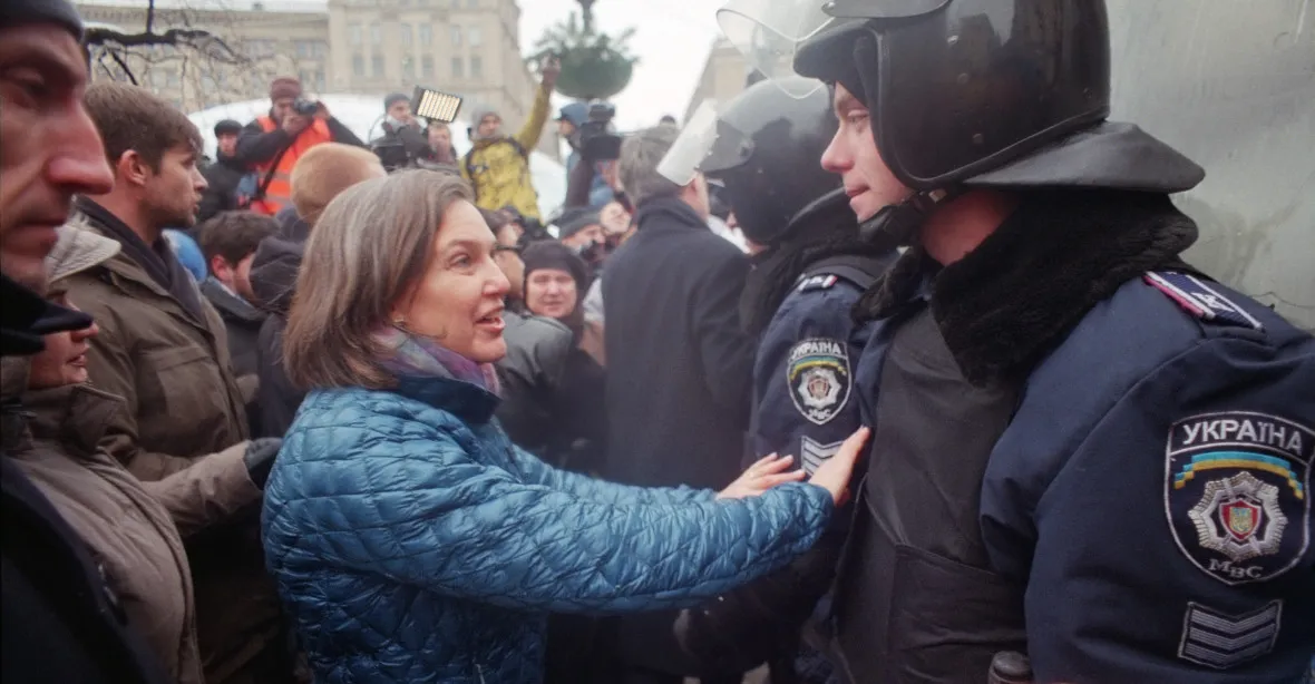 Největší podporovatelka Ukrajiny Nulandová končí v Bidenově administrativě