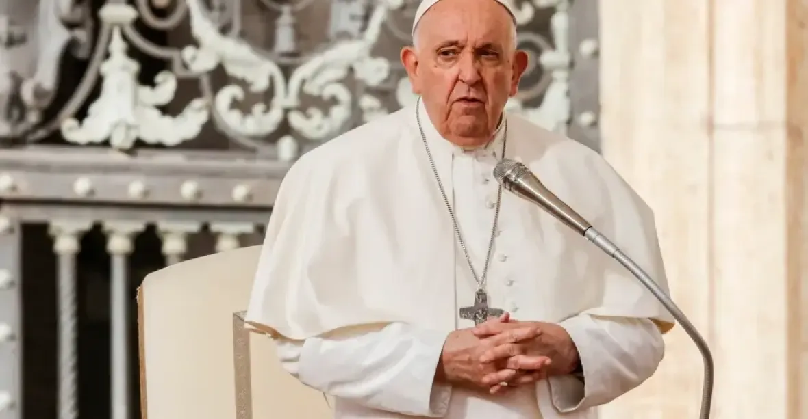 Poprask kolem „bílé vlajky“. Papež nevyzýval Ukrajinu ke kapitulaci, upřesnil Vatikán