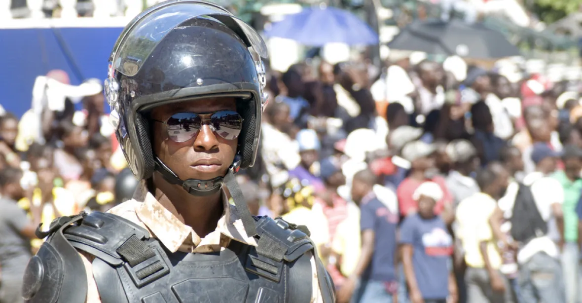 Haitský premiér rezignoval kvůli násilnostem v zemi, ustoupil vzbouřeným gangům