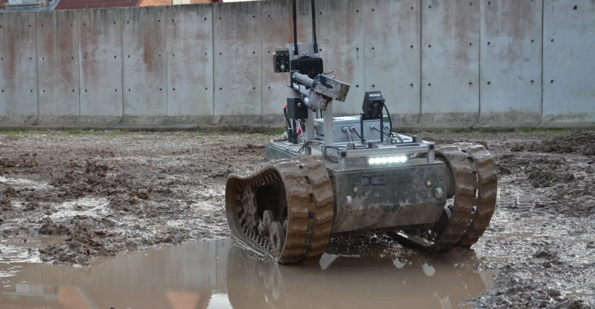 VIDEO: První bitva mezi roboty a drony. U Bachmutu vyhráli Ukrajinci útočící ze vzduchu