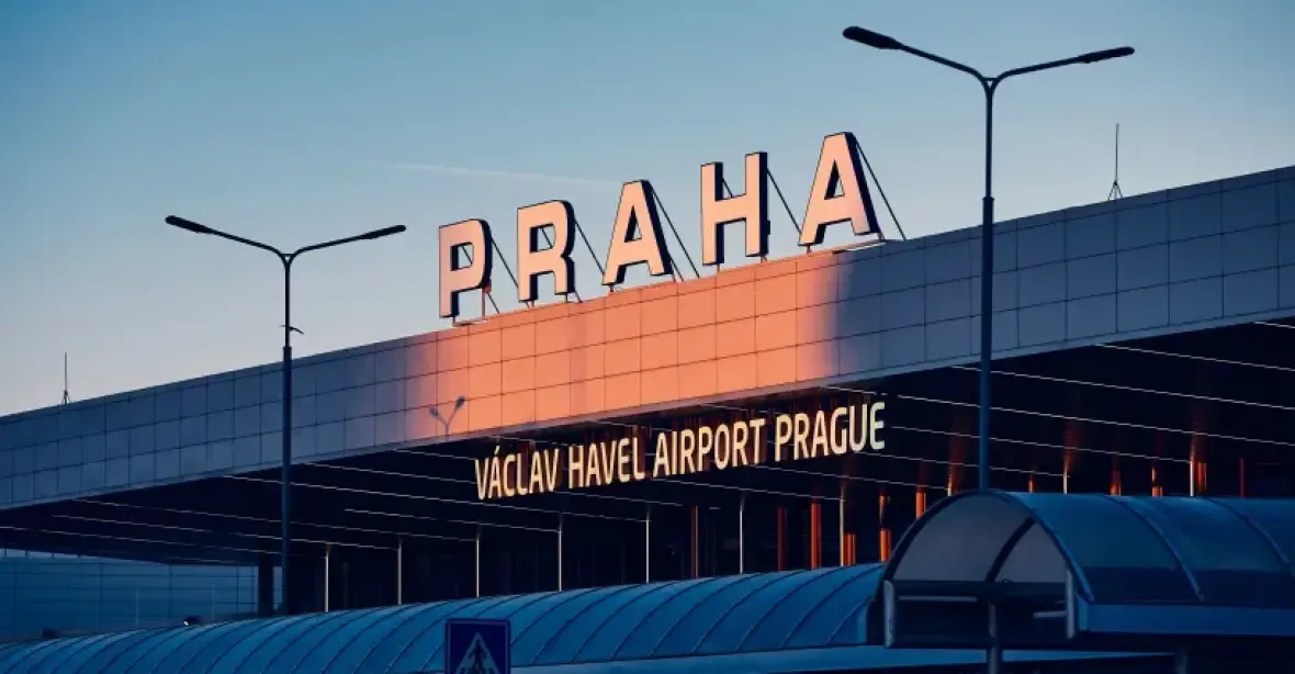 Pražské letiště zdražuje parkování. I bezplatný průjezd bude omezen na 10 minut