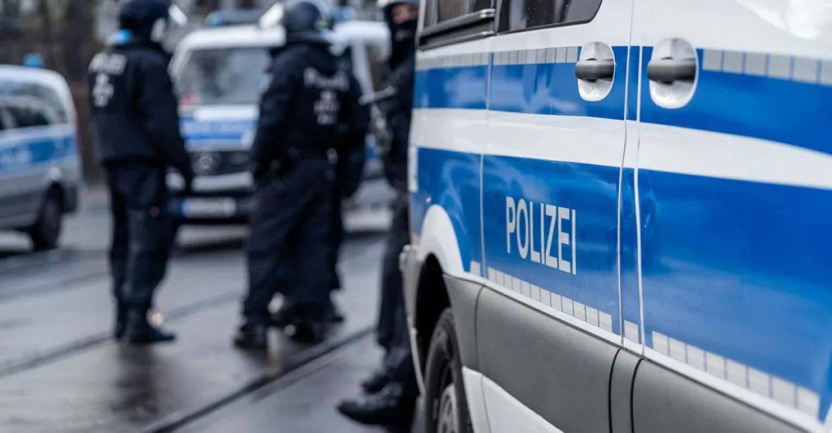 Německá policie zadržela tři děti ve věku 15 a 16 let. Plánovaly teroristické útoky jménem Islámského státu