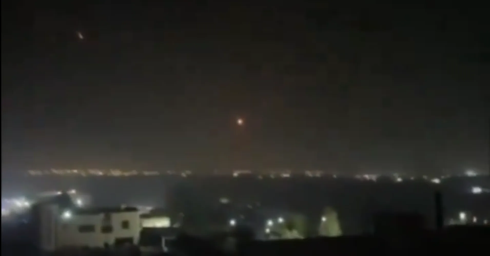 ONLINE: Izrael odráží mohutný vzdušný útok z Íránu. Obrana hlásí sestřelení 200 raket a dronů