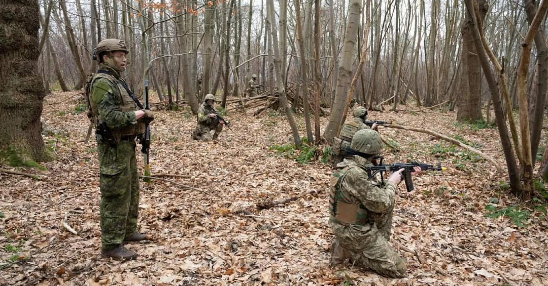 Rusové postupují na Ukrajině ve třech směrech najednou, využívají nedostatku zbraní obránců