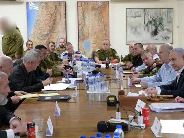 Izraelský válečný kabinet se zatím neshodl na reakci na íránský útok