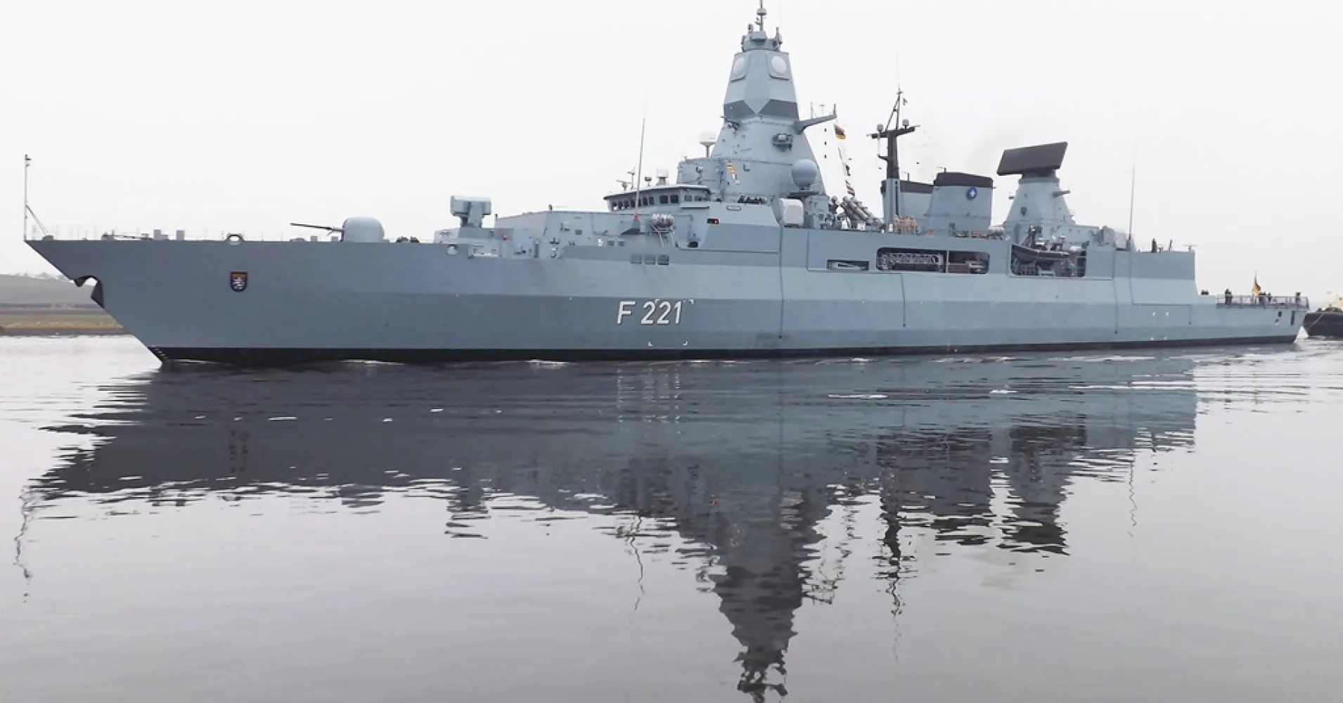 Německá fregata, která pálila i na americký dron, se stahuje z Rudého moře