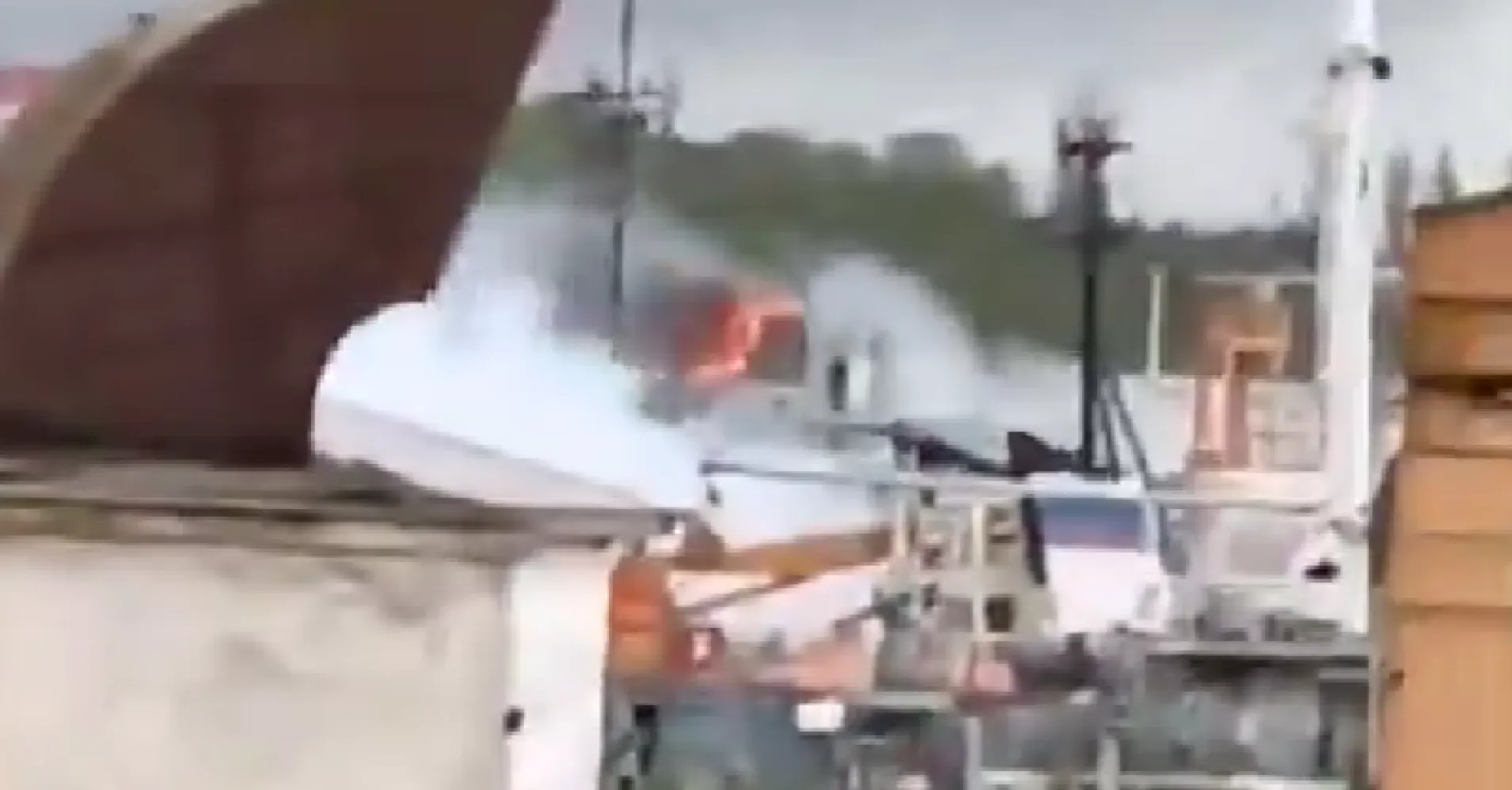 Ukrajina zaútočila na Krymu na ruskou loď. V Sevastopolu bylo slyšet exploze