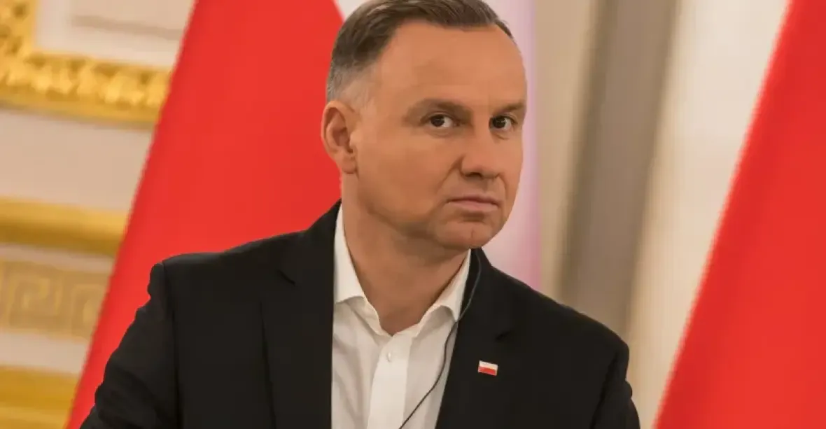Polsko je ochotné nechat NATO rozmístit na svém území jaderné zbraně, uvedl Duda